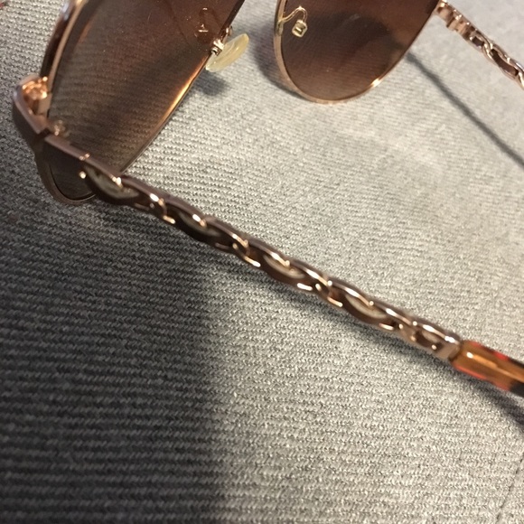 Sunglasses 🕶 - Picture 3 of 3